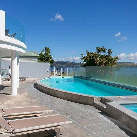 Waimahana - Luxury By The Lake タウポ エクステリア 写真