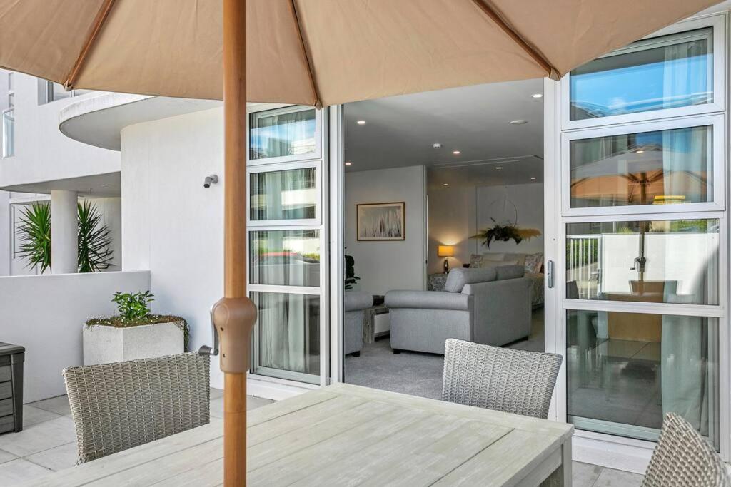 Waimahana - Luxury By The Lake タウポ エクステリア 写真