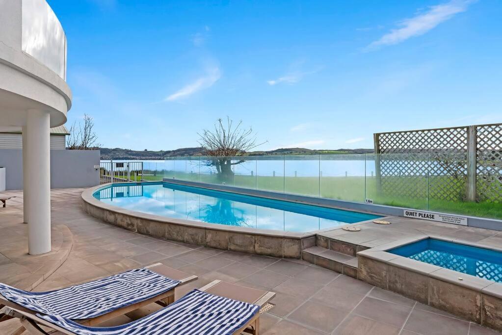 Waimahana - Luxury By The Lake タウポ エクステリア 写真
