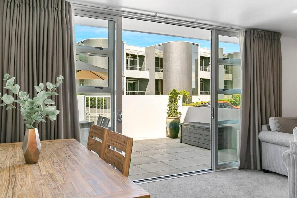 Waimahana - Luxury By The Lake タウポ エクステリア 写真