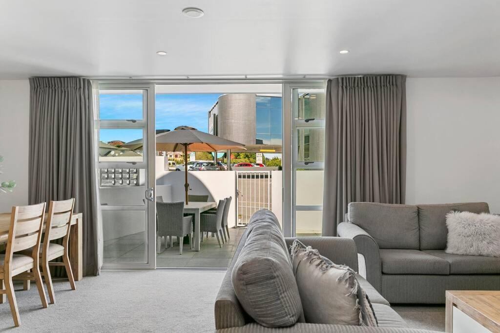 Waimahana - Luxury By The Lake タウポ エクステリア 写真