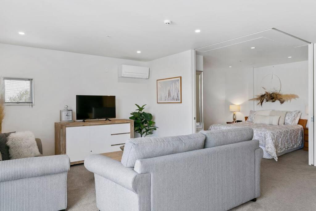 Waimahana - Luxury By The Lake タウポ エクステリア 写真