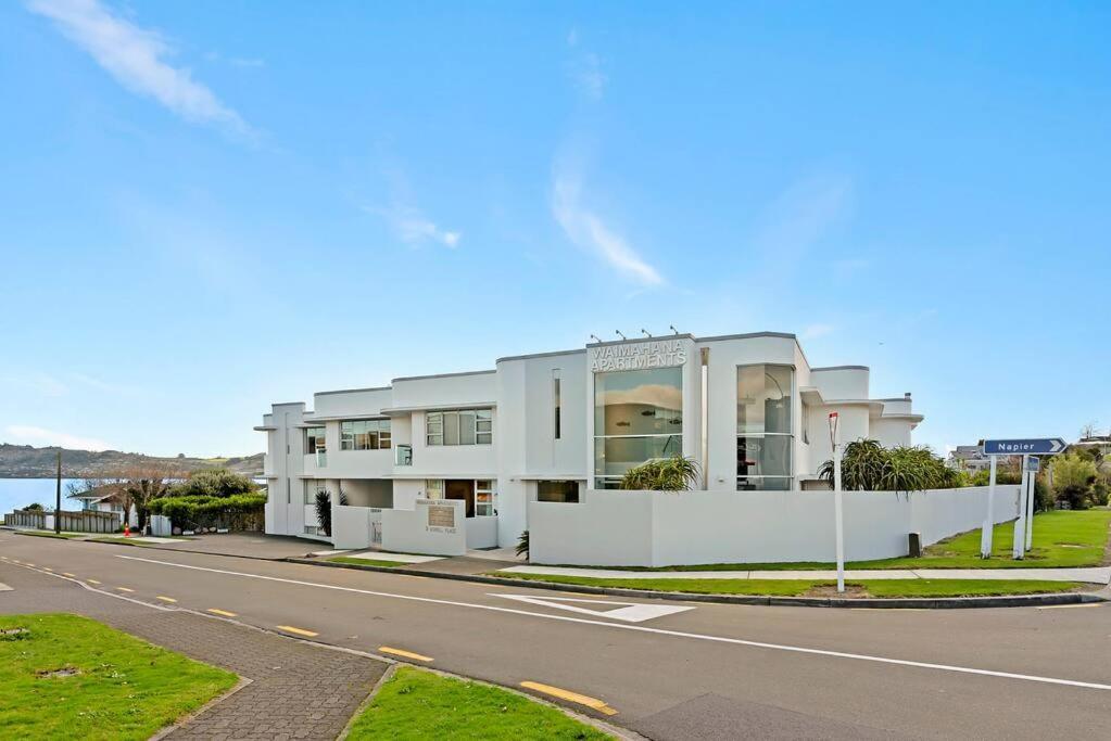 Waimahana - Luxury By The Lake タウポ エクステリア 写真